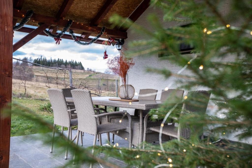 Holiday House On The Riverside Огулин Экстерьер фото